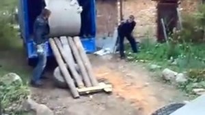 разгрузка бетонного кольца