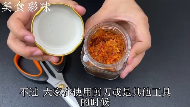 原來罐頭上有個「小開關」，我也是剛發現，只需輕輕一擰就打開，方法太棒了，快試一試