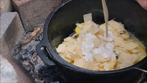 Вкуснейшая картошечка в чугунке на углях.
