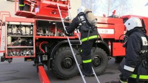 АВТОЦИСТЕРНА ПОЖАРНАЯ С ЛЕСТНИЦЕЙ АЦЛ-3.0-40/4-24 (КАМАЗ 43118)