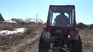 Тракторок с прицепом. Деревенские заботы.