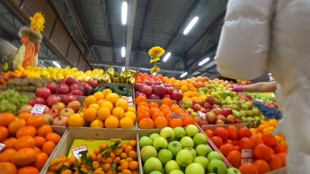 Влог: Покупаем продукты на РЫНКЕ закупка фруктов и овощей смотреть онлайн