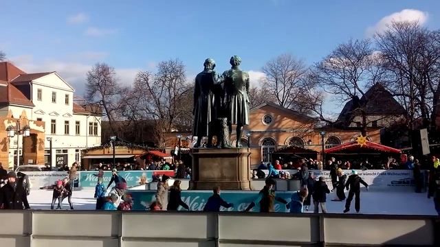 Weimar on Ice at the Goethe-Schiller-Monument in Weimar [CC]