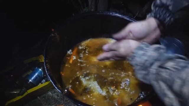 Мясистый Астраханский плов в казане на костре
