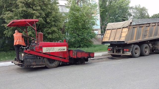 Ремонт асфальтового покрытия в Бахмуте, ул. Чайковского смотреть онлайн