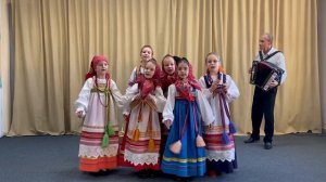 «Селезня я любила, молодого хвалила» Фольклорный ансамбль «Вятушка»