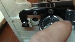 Ремонт швейной машинки Veritas шьёт но сильный металлический хруст и скрежет