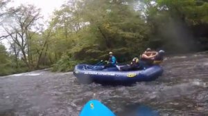 Пьяная драка во время спуска по реке