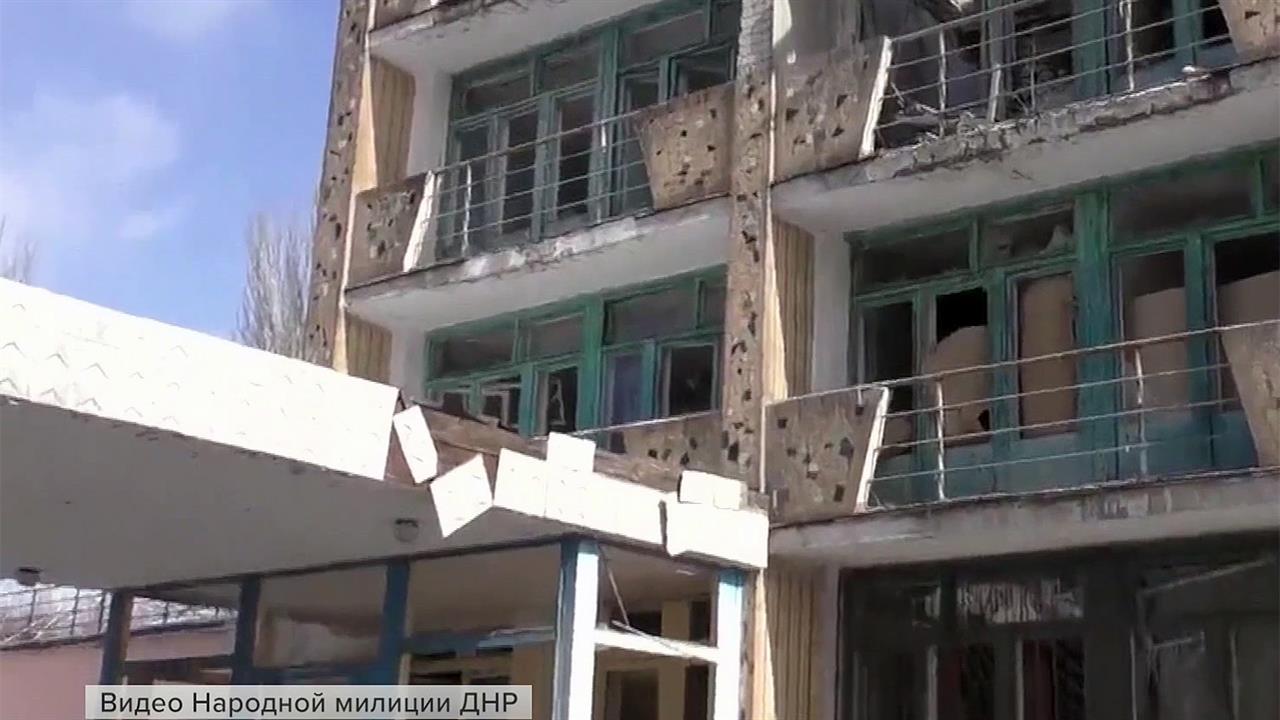 Рано утром украинские боевики открыли огонь по спальным районам Донецка