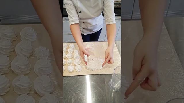 Зефирная новогодняя композиция. Ванильный зефир