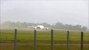 Airbus 350 900 F-WZNW Qatar Airways, crosswind, Clermont-Ferrand