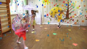 ??"Осенний танец с зонтиками" для утренника в детском саду?☔