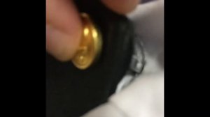 Как вставить пуговицу удобно в рубашку через погон.