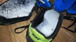 Убрать запах в обуви