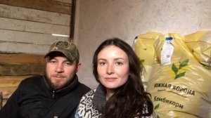ПРИВЕЗЛИ КУЧУ КОМБИКОРМА. ВЕРНУЛСЯ БЫВШИЙ ДИРЕКТОР УСАДЬБЫ. ЖИЗНЬ ПРОСТЫХ ЛЮДЕЙ В ДЕРЕВНЕ