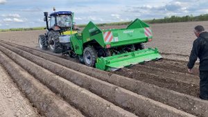 Посадка картошки механически. Картофелесажалка Колнаг