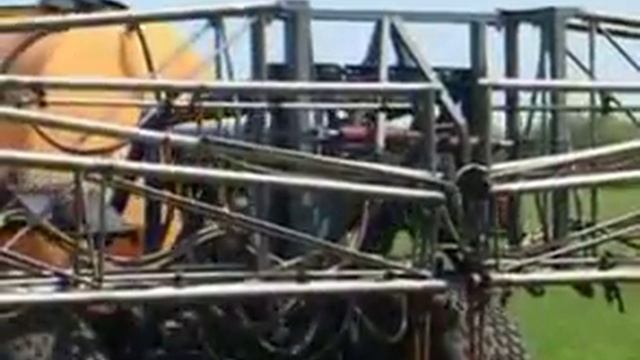 Самоходный опрыскиватель, разбрасыватель ТУМАН-2