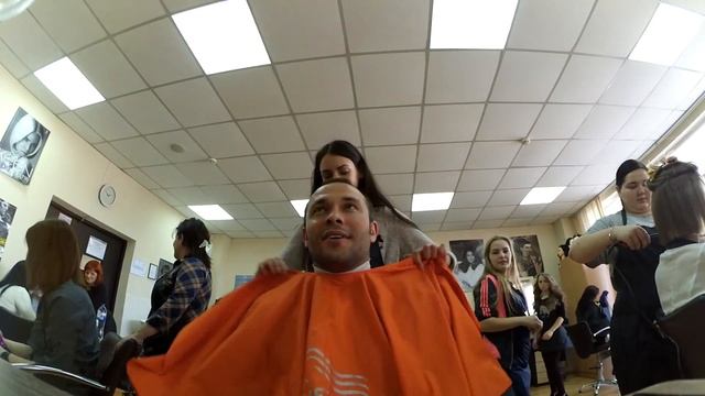 БР7 Бесплатная стрижка. Девчонки-парикмахеры. Я помолодел смотреть онлайн