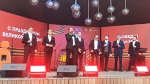 "Есть только миг" в исполнении арт-хора "Вокалион" в Саду им. Баумана