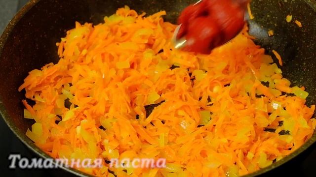 Готовлю сытный ужин за полчаса: тушеная капуста с копченой грудинкой и охотничьими колбасками