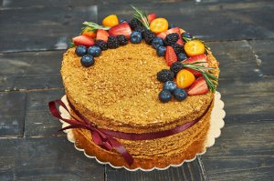 Нежный и сочный медовик