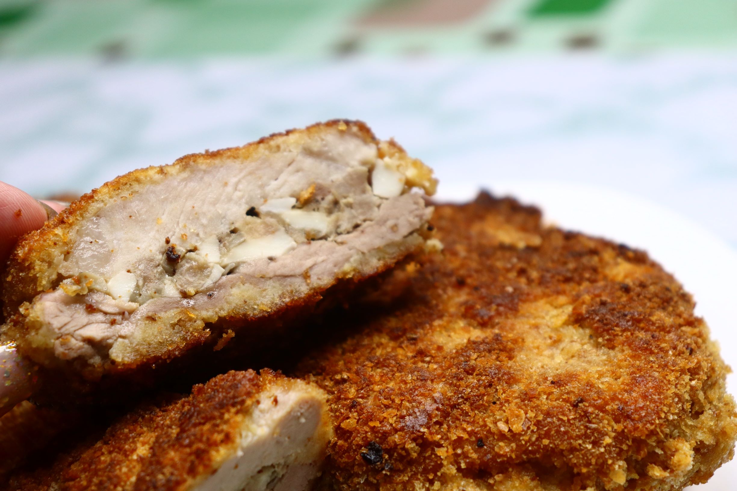 Не знаете чем удивить гостей, приготовьте невероятно вкусные отбивные с начинкой