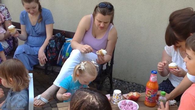 Вкусные игры на свежем воздухе в детском садике Waniliowy Dworek :-) Спасибо CakeMade.pl! смотреть онлайн