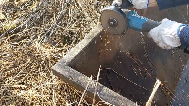 КОП МЕТАЛЛА 2023 | НАШЁЛ ОГРОМНЫЙ КУЗОВ | ПИЛЮ ЖЕЛЕЗО В ЛЕСУ | АККУМУЛЯТОРНАЯ БОЛГАРКА В ДЕЛЕ смотреть онлайн