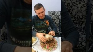 Едим голову барана.