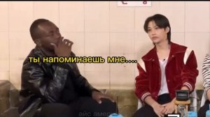 феликс, чанбин и минхо балуются у джонатана