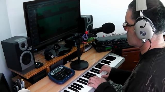 Digitech Vocalist II Koss Pro4AA Alesis 3630 compressor Roland PC-200mkII Superteclados.com смотреть онлайн