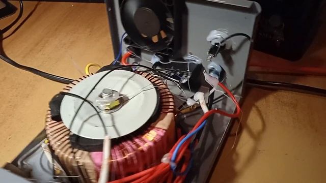 Зарядное устройство для авт. аккумуляторов Мaxinter ПЛЮС-10 AT, не включается, не заряжает.