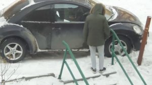 08 ноября 2016г. Владивосток: машина застряла в снегу