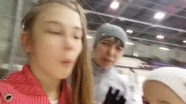 На катке с анютой сухневой!!! Болят ноги! смотреть онлайн