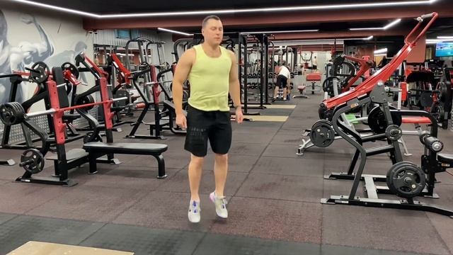 Прыжки на месте (имитация скакалки) смотреть онлайн