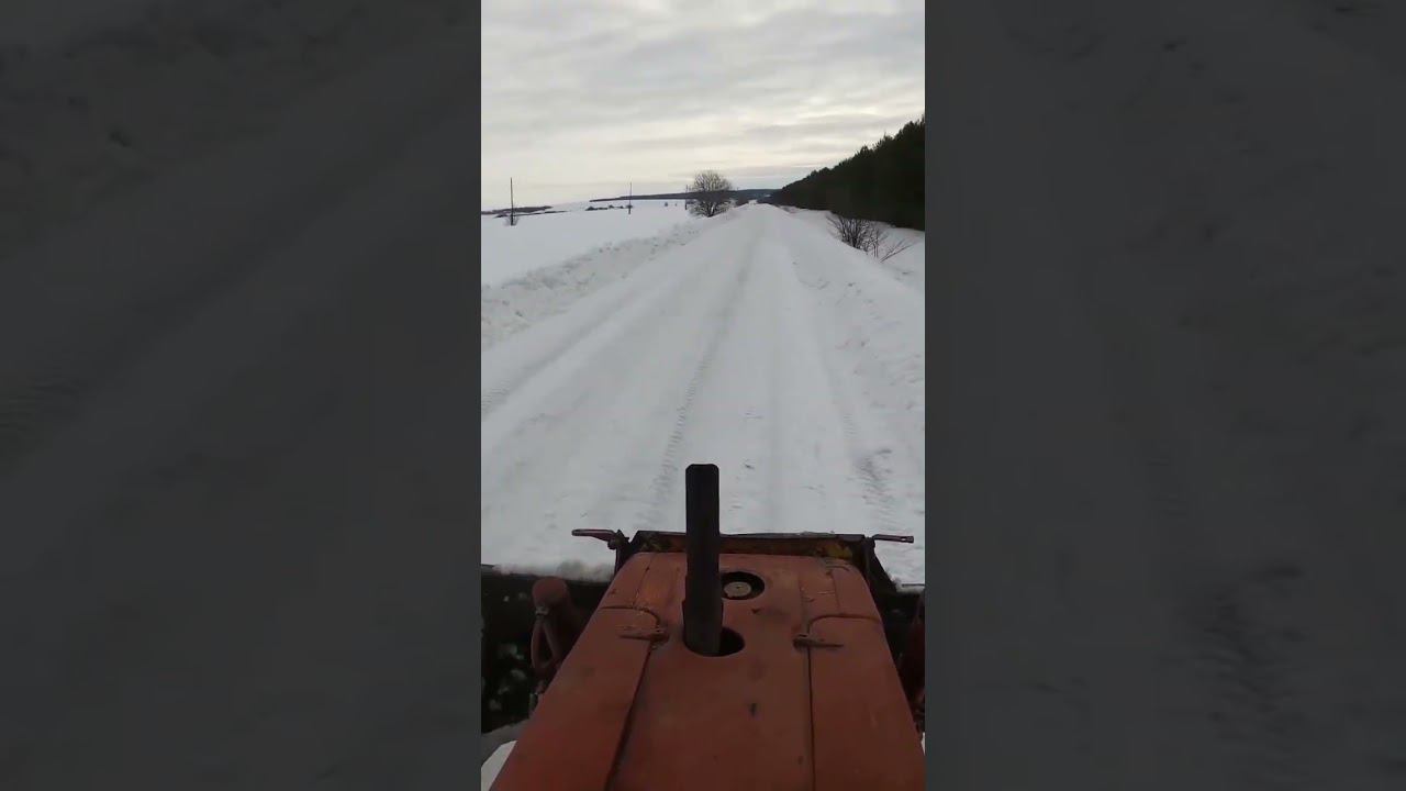 ДТ 75 едет по полю . смотреть онлайн