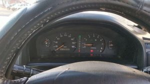 Обороты тахометра при включении габаритов и выключении... Работа климата в режиме Auto...