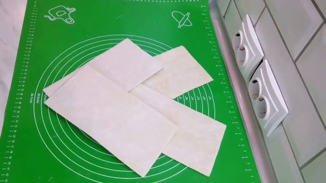 Самса с курицей из слоеного теста