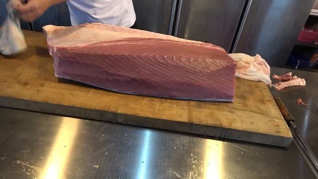 World's sharpest knife V.S giant bluefin tuna смотреть онлайн
