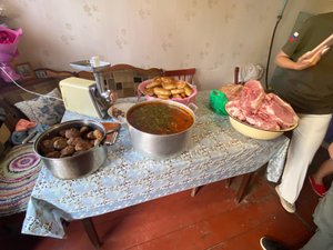 Медсестра из Валуек организовала женщин для приготовления домашней еды бойцам СВО