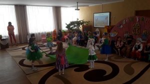 танец цветов в детском садике