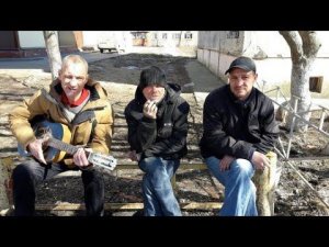 На что готов мужик ради 300 руб  Андрюха расколотил гитару