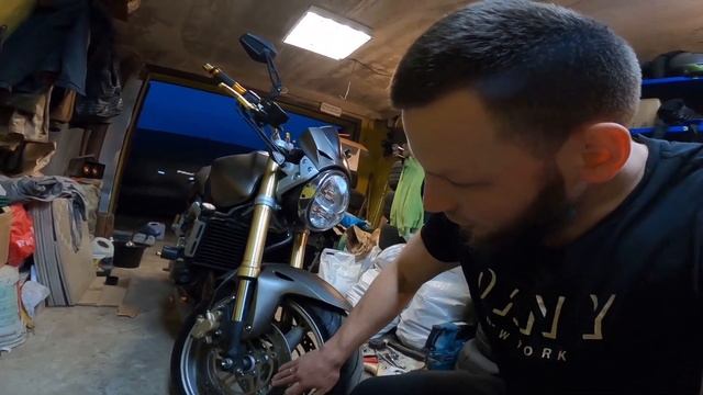 Honda CB600. Обслуживаю мотоцикл перед сезоном. смотреть онлайн