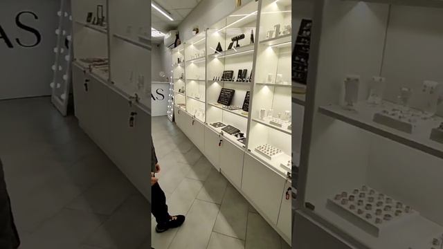 Зашли в гости в Янтарный магазин Amberias.         Сделали обзор украшений с янтарём.