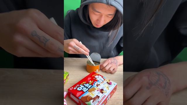 Пробуем личинки шелкопрядов! (личинки гусениц). Корейская еда смотреть онлайн