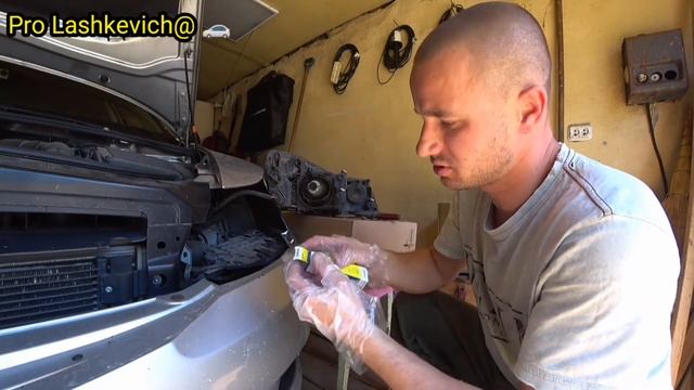 Замена лампочки габорита передних фар Skoda Octavia A5 1.6 MPI BSE смотреть онлайн