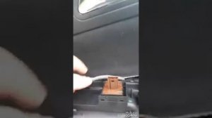 VW PASSAT B5 . Замена переключателя света и панели дверной ручки снаружи.