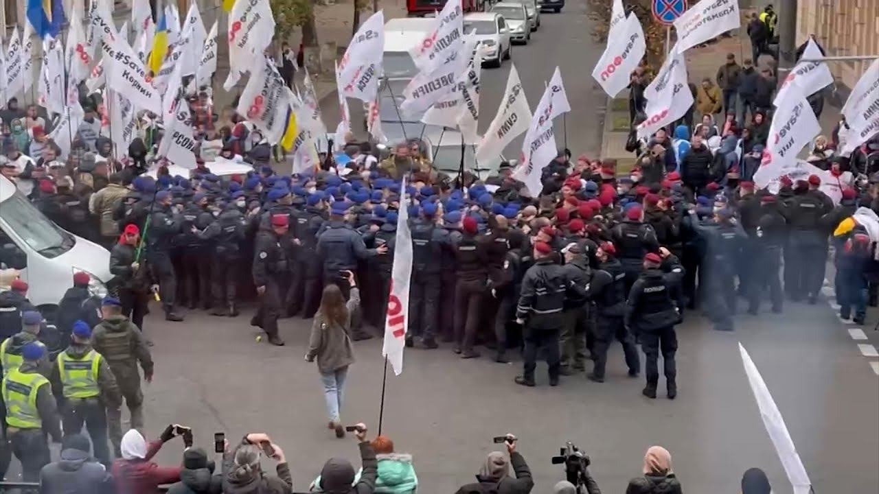 Митинги и крики в Раде: как был принят закон об олигархах на Украине
