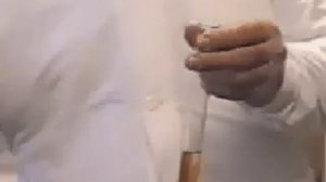 32. Реакция хлорной воды с растворами бромида и иодида калия (в пробирках)