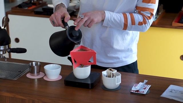 Testing the Tetra Dripper from Munieq | Coffee with April #212 смотреть онлайн